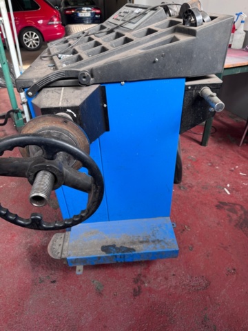 1200690-3 Wheel balancing machine Hofmann Geodyna 4300 -2005