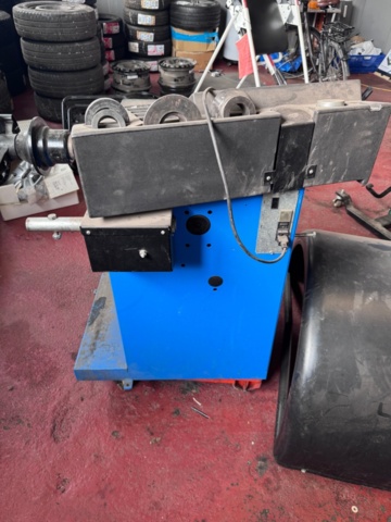 1200690-4 Wheel balancing machine Hofmann Geodyna 4300 -2005
