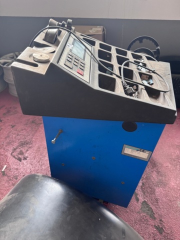 1200690-6 Wheel balancing machine Hofmann Geodyna 4300 -2005