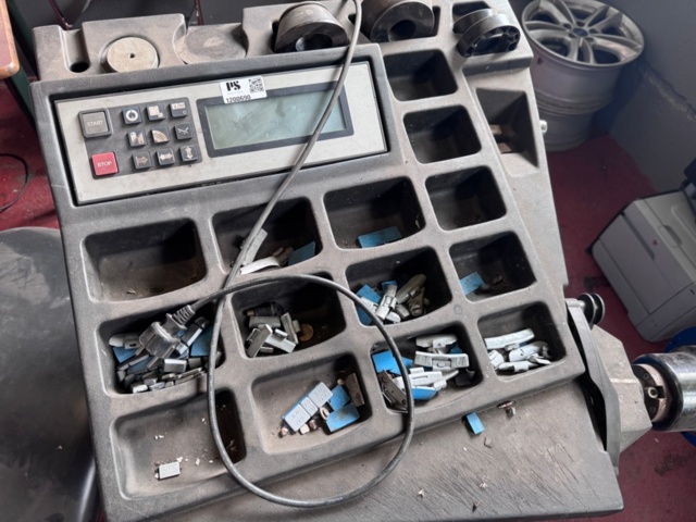 1200690-9 Wheel balancing machine Hofmann Geodyna 4300 -2005