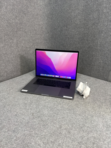 1239827-1 MacBook Pro 15” (2018), 2.9 GHz i9, 32 GB RAM, 1 TB SSD, Space Gray