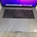 1239827-3 MacBook Pro 15” (2018), 2.9 GHz i9, 32 GB RAM, 1 TB SSD, Space Gray