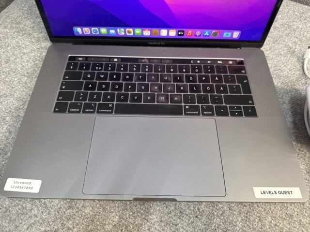 1239827-3 MacBook Pro 15” (2018), 2.9 GHz i9, 32 GB RAM, 1 TB SSD, Space Gray