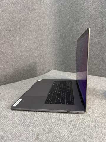 1239827-5 MacBook Pro 15” (2018), 2.9 GHz i9, 32 GB RAM, 1 TB SSD, Space Gray