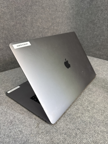1239827-6 MacBook Pro 15” (2018), 2.9 GHz i9, 32 GB RAM, 1 TB SSD, Space Gray