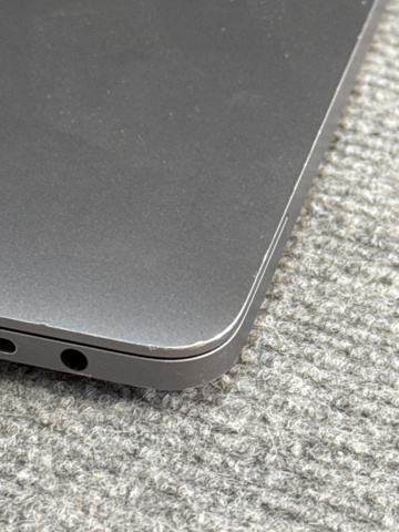 1239827-8 MacBook Pro 15” (2018), 2.9 GHz i9, 32 GB RAM, 1 TB SSD, Space Gray