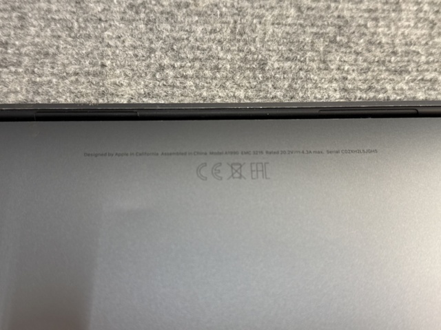 1239827-12 MacBook Pro 15” (2018), 2.9 GHz i9, 32 GB RAM, 1 TB SSD, Space Gray