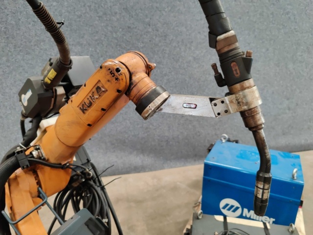 1259218-13 Welding robot Kuka KR5 R1400