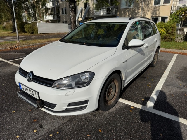 1259290-1 Volkswagen Golf Variant 1.6 TDI BlueMotion Manual, 110hp, 2014