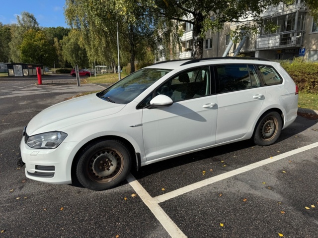 1259290-2 Volkswagen Golf Variant 1.6 TDI BlueMotion Manual, 110hp, 2014