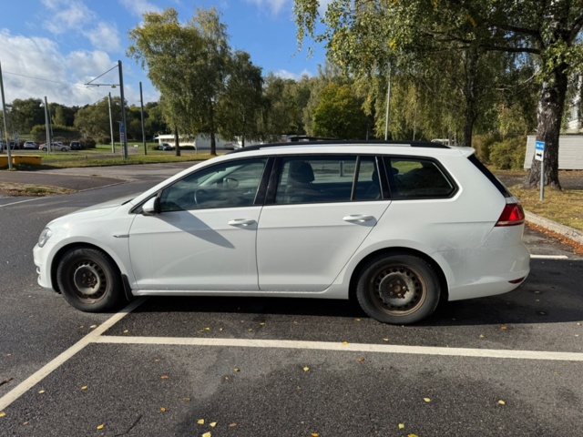 1259290-3 Volkswagen Golf Variant 1.6 TDI BlueMotion Manual, 110hp, 2014