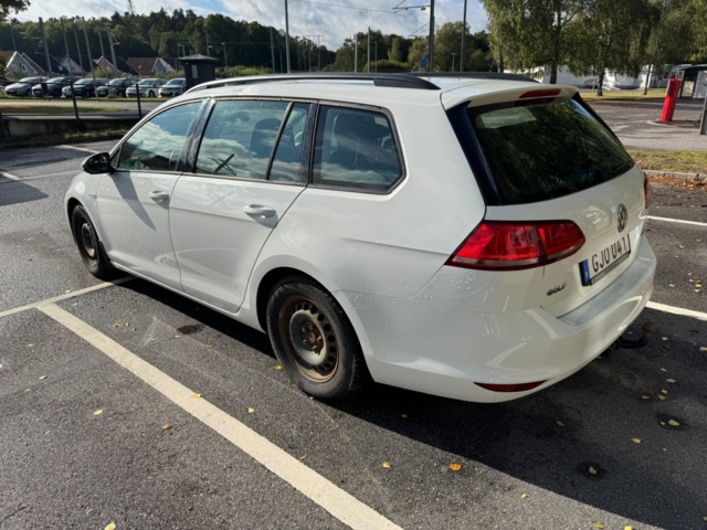 1259290-4 Volkswagen Golf Variant 1.6 TDI BlueMotion Manual, 110hp, 2014