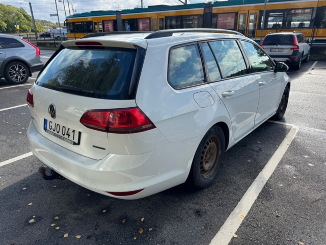 1259290-6 Volkswagen Golf Variant 1.6 TDI BlueMotion Manual, 110hp, 2014