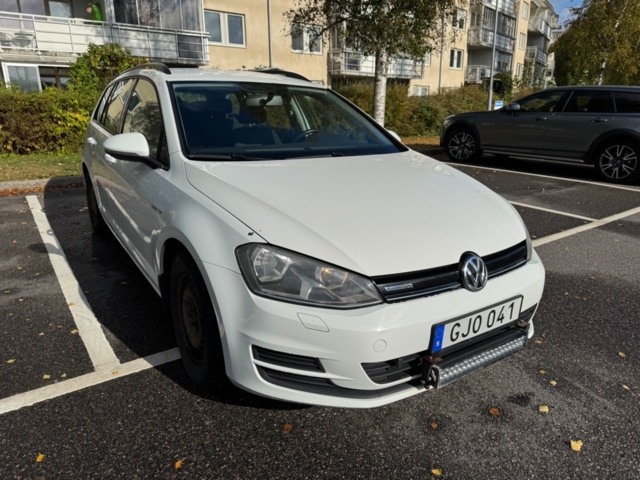 1259290-9 Volkswagen Golf Variant 1.6 TDI BlueMotion Manual, 110hp, 2014