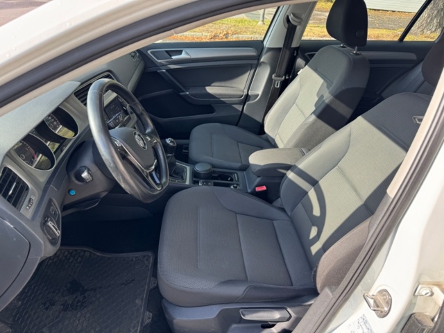 1259290-23 Volkswagen Golf Variant 1.6 TDI BlueMotion Manual, 110hp, 2014