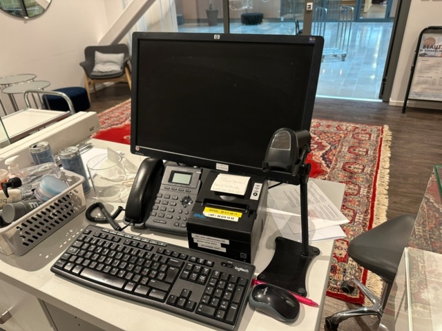 956819-2 Bildskärm, kvittoskrivare, skanner, tangentbord (ej övrigt på bild)