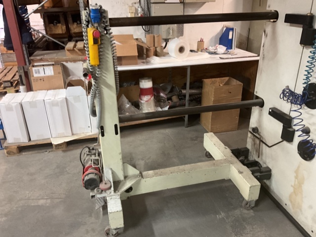 1206587-10 SLITTER Roller cutter with folding stand