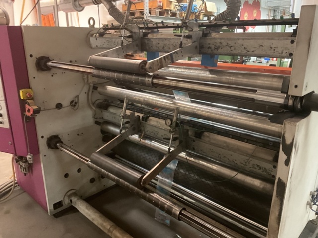 1206587-11 SLITTER Roller cutter with folding stand