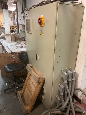 1206587-16 SLITTER Roller cutter with folding stand