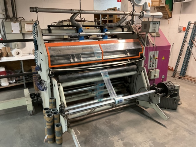 1206587-23 SLITTER Roller cutter with folding stand