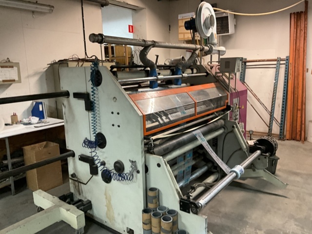 1206587-25 SLITTER Roller cutter with folding stand