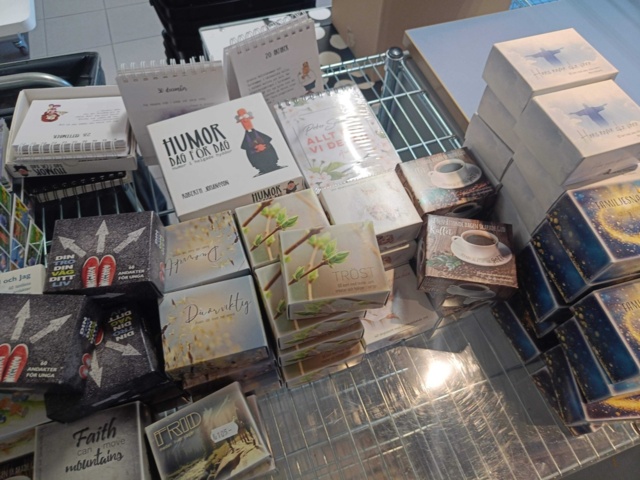 1130426-9 Lot with courtship cards, calling cards, almanac and more