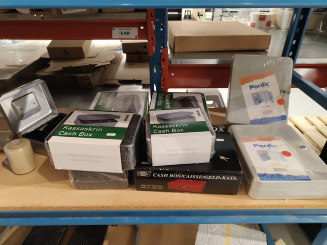 1237026-3 Kassaskrin, städartiklar och påsar