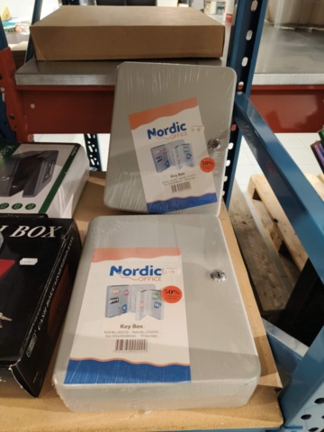 1237026-4 Kassaskrin, städartiklar och påsar