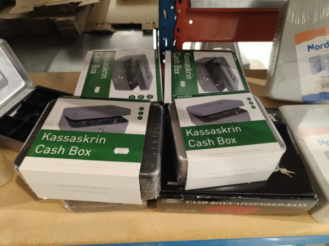 1237026-5 Kassaskrin, städartiklar och påsar