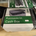 1237026-6 Kassaskrin, städartiklar och påsar