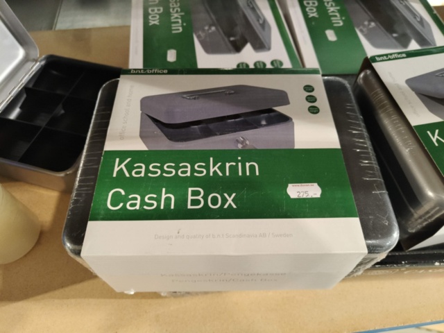1237026-6 Kassaskrin, städartiklar och påsar