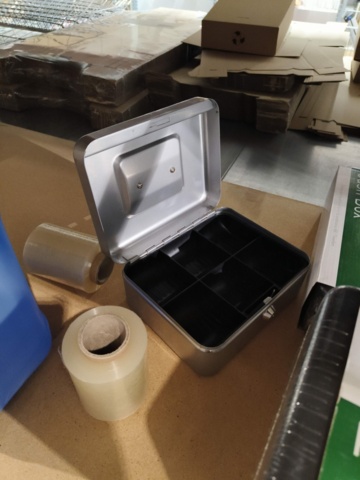 1237026-7 Kassaskrin, städartiklar och påsar