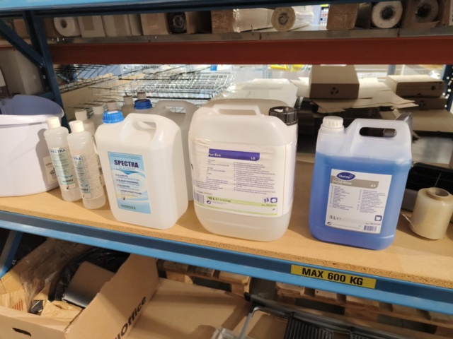 1237026-8 Kassaskrin, städartiklar och påsar