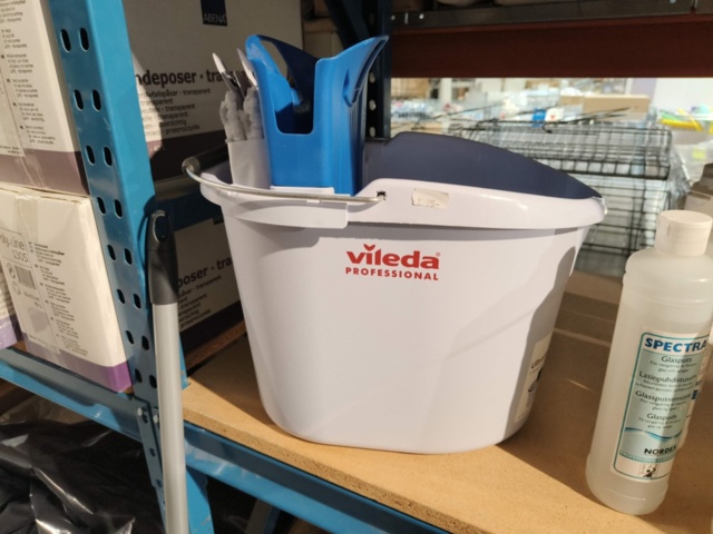 1237026-13 Kassaskrin, städartiklar och påsar