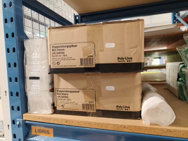 1237026-26 Kassaskrin, städartiklar och påsar