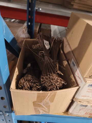 1237026-31 Kassaskrin, städartiklar och påsar