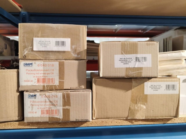 1237026-32 Kassaskrin, städartiklar och påsar