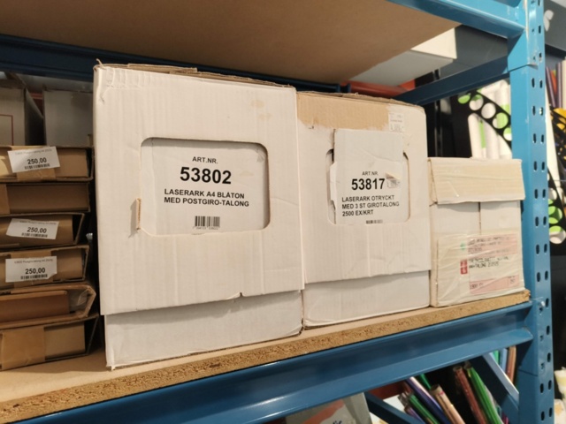 1237026-35 Kassaskrin, städartiklar och påsar