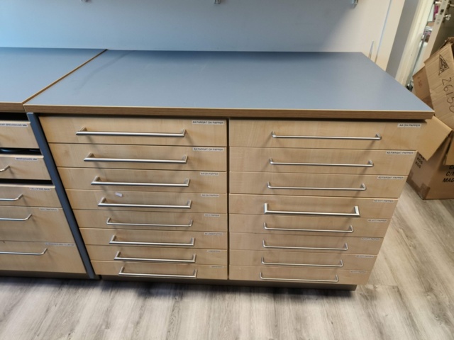 1237053-2 Boxed boxes with contents 2 pcs