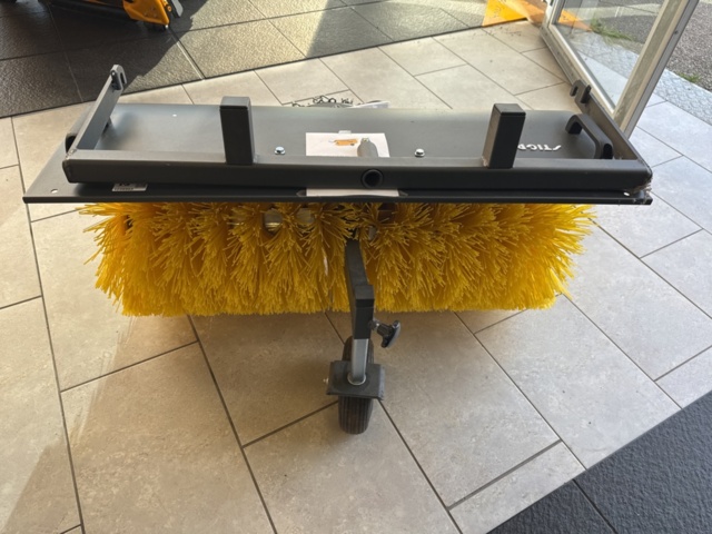 1239903-2 Stiga Park Pro Hydraulic Sweeper SWR 1402 H - 100 cm Working width