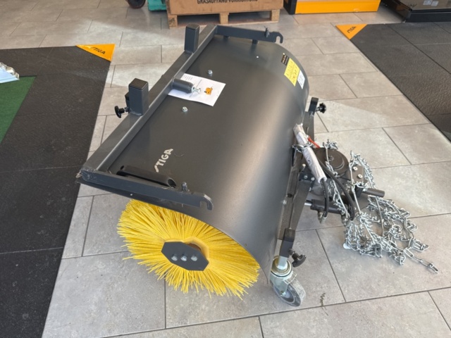 1239903-3 Stiga Park Pro Hydraulic Sweeper SWR 1402 H - 100 cm Working width
