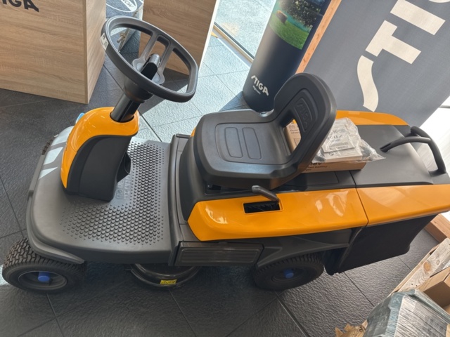 1239907-4 Stiga Swift 372e Battery Powered Garden Tractor with 72 cm Cutting Width