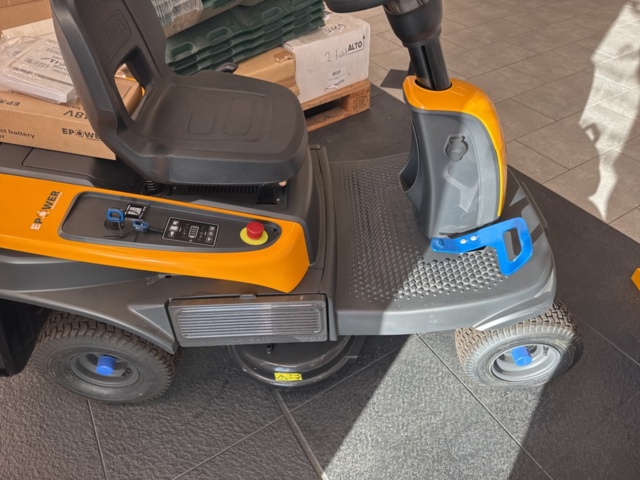 1239907-7 Stiga Swift 372e Battery Powered Garden Tractor with 72 cm Cutting Width