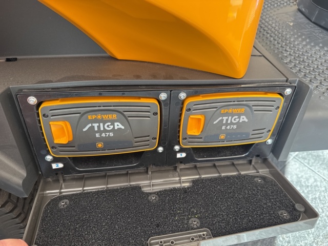 1239907-12 Stiga Swift 372e Battery Powered Garden Tractor with 72 cm Cutting Width