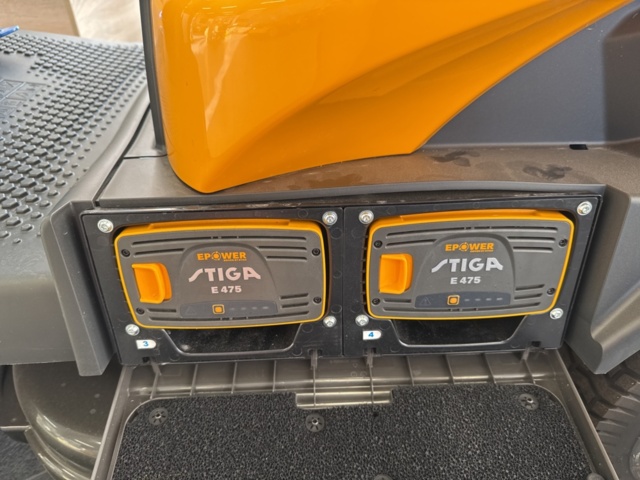 1239907-13 Stiga Swift 372e Battery Powered Garden Tractor with 72 cm Cutting Width