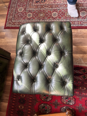 1250472-4 Chesterfield green and brown armchairs including small table