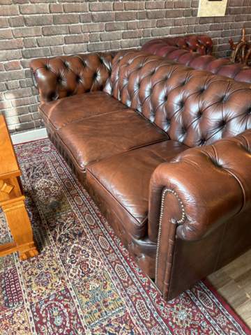 1250472-7 Chesterfield green and brown armchairs including small table