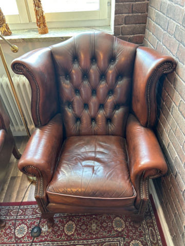 1250472-11 Chesterfield green and brown armchairs including small table