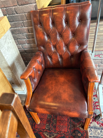 1250472-13 Chesterfield green and brown armchairs including small table