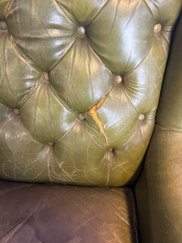 1250472-28 Chesterfield green and brown armchairs including small table